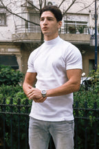 Polera Old Money – Cuello Alto, Manga Corta