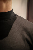Polera Old Money – Cuello Alto, Manga Corta